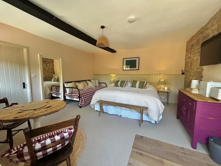 The Rooms At Lower Farm. Room 1. Sleeps Three. - Taunton