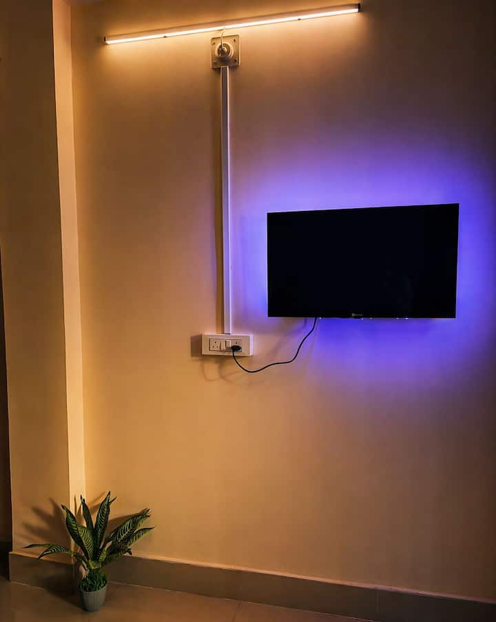 Reeha’s Ivora Inn | Luxe 1bhk With Balcony - Guwahati