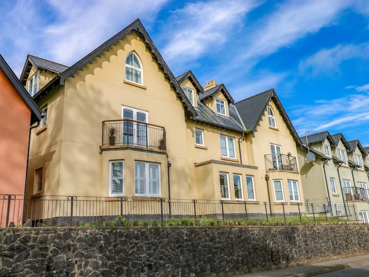 3 Rhodewood House - Tenby