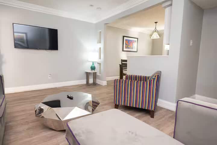 11br Retreat W/pool & Hot Tub On Frenchmen - Metairie, LA