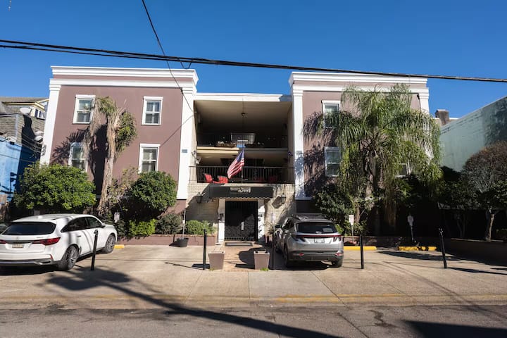 Luxury 8br Retreat W/ Pool & Hot Tub On Frenchmen - Metairie, LA