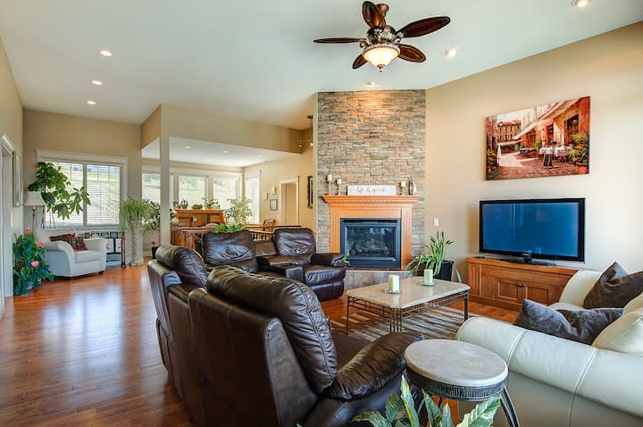 Spacious 4br/3bth, Close To Wineries & Golfing! - Kelowna