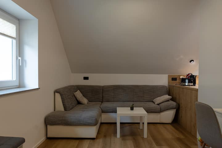 Apartma Mahne - 2br Family Friendly Calm Location - Kranj