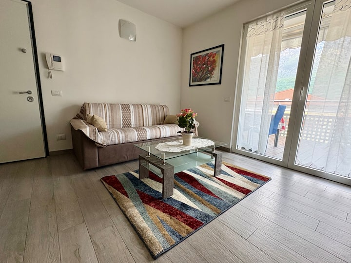Luminoso, Balcone, 2 Camere E Parcheggio Privato - Vason