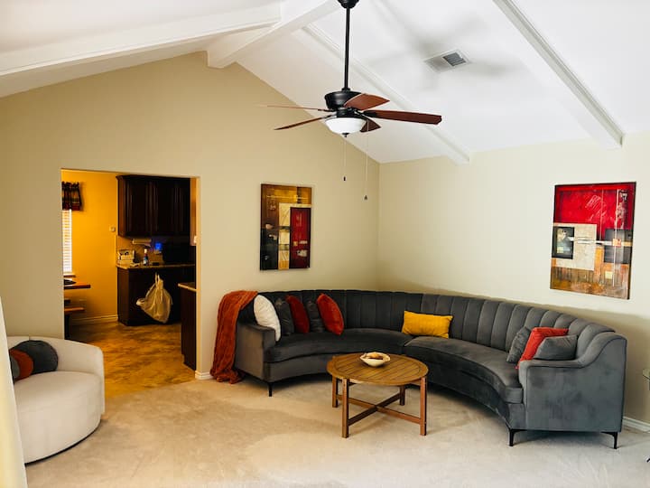 Cozy 4br Houston Home | Theater, Bbq & Parking - Aéroport George-Bush de Houston (IAH)