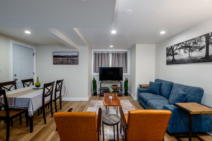Quaint Gdn Unit Near Rush/uic With 1 Garage Spot! - 芝加哥