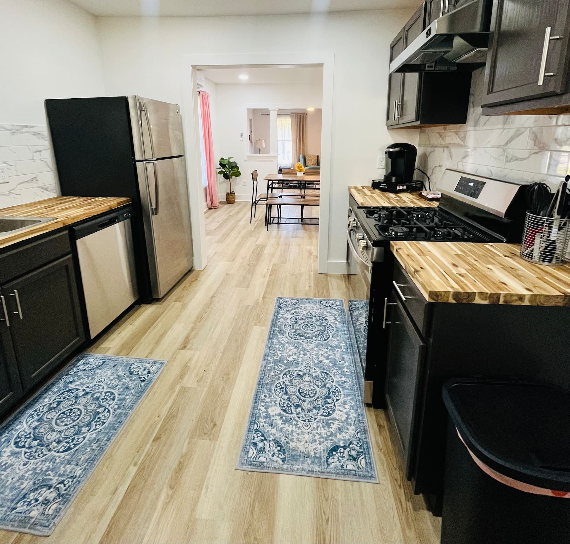 Van Buren Gem & Guest Favorite / Red Door Retreat