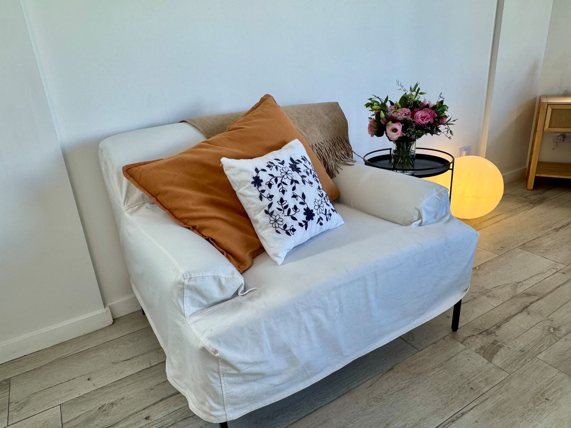 Kitnet novo em Chacarita, com 1 quarto e varanda