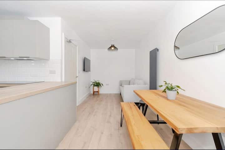 Contractor House L Family L Groups L Free Parking - Huddersfield