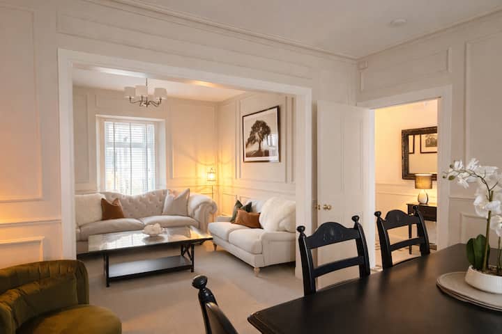 The Velvet Thistle: Luxury City Home With Sauna - Inverness