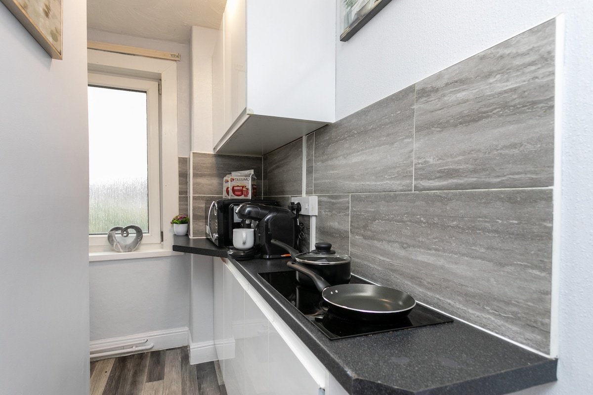 Successful Airbnb property: The Cedar - Luxury Modern Studio Near City Centre! in Braunstone