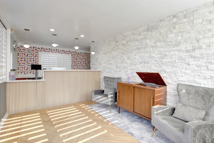 Signature Inn Downtown Medford & Fresh Remodel - Phoenix, OR