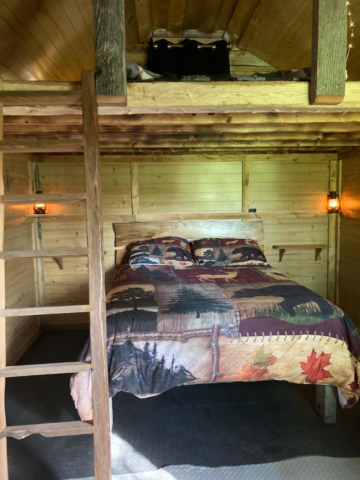 Bear's Den
A Peaceful Off-grid Getaway - Manitoba