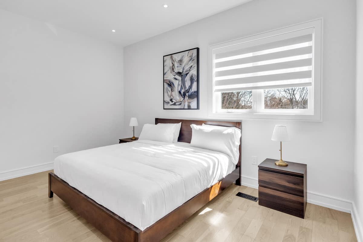 Private attached bathroom with fresh towels in Mississauga rental