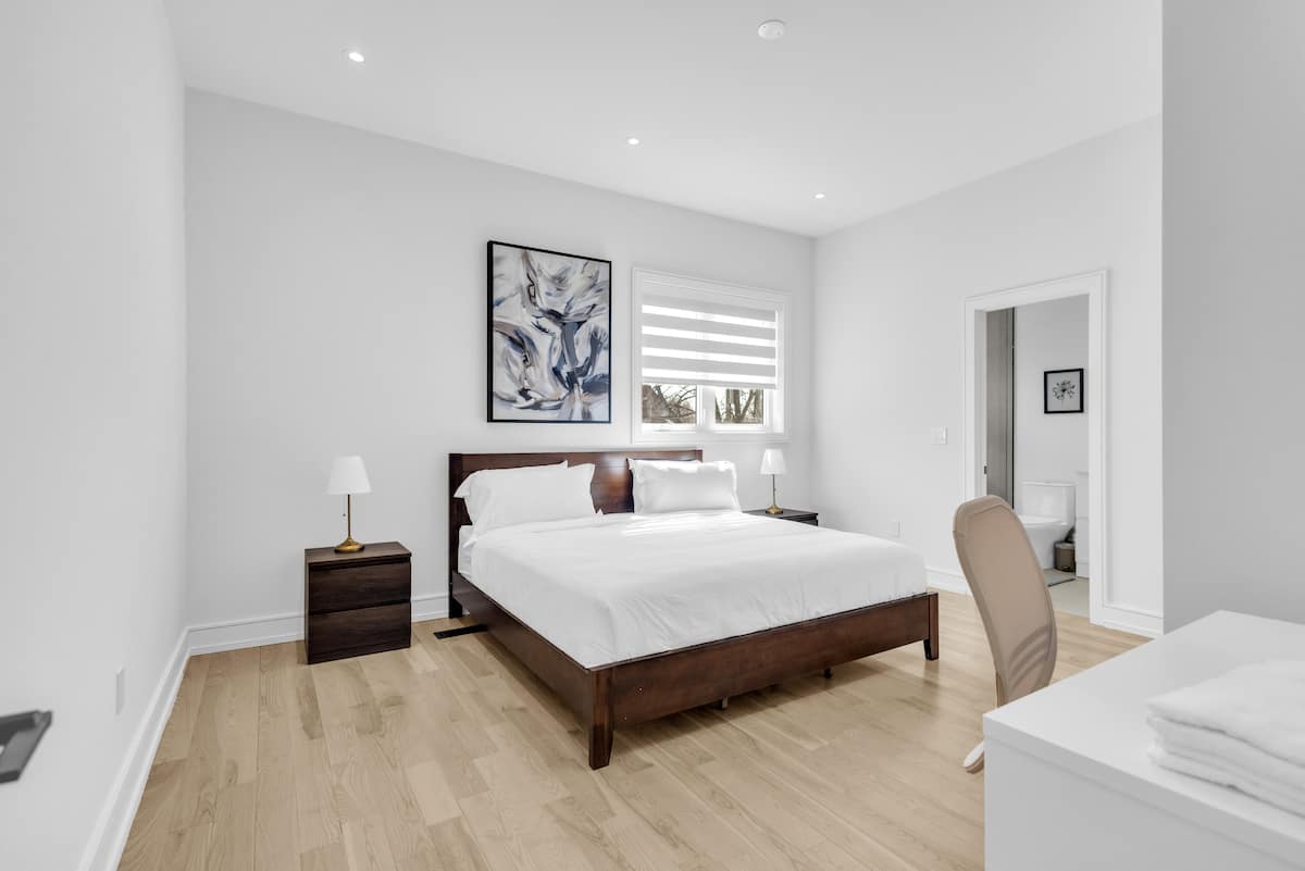 Bright ensuite room with ten foot ceilings in Mississauga