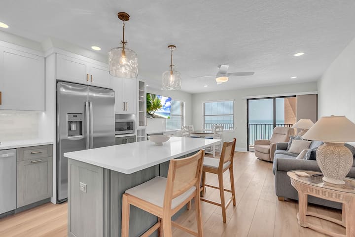Beautiful Beachfront Condo - Emerald Isle 501 - North Redington Beach, FL