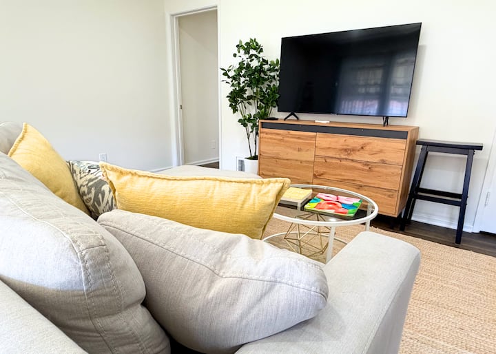 Newly Renovated, Quiet 2br - West Hollywood, CA