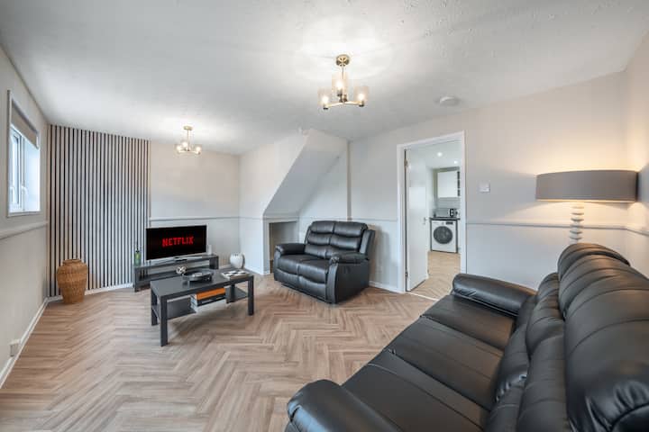 5 Bed House Sleeps 8 W/parking For Leisure & Work - ウェリングボロー