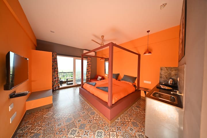 Bedroom 1 on the upper level has an attached bathroom, a king-sized 4-poster bed, wardrobe, LED TV, soft duvets, kitchenette -induction, hot water kettle & cutlery. It has an extra single guest sofa-bed. It opens to a huge balcony. Great view.