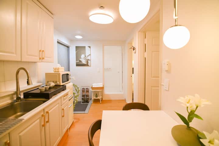 6.7월특가할인ㅣ강남 프리미엄2br 6인ㅣ성수•코엑스•롯데월드ㅣ에어컨ㅣ가족•장기숙박•성형 - 신흥1동
