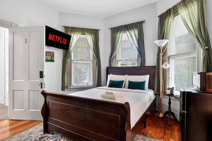 4br Relaxing Home In The Heart Of Louisville Ky! - Louisville, KY