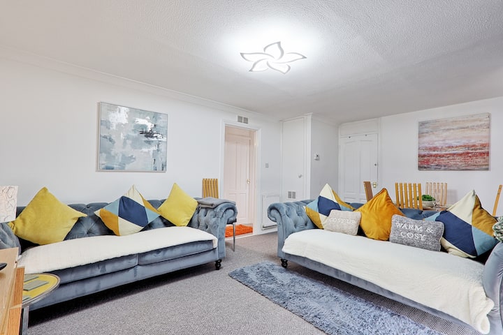 4br Basildon Home | Sleeps 8 | Free Parking & Wifi - Basildon