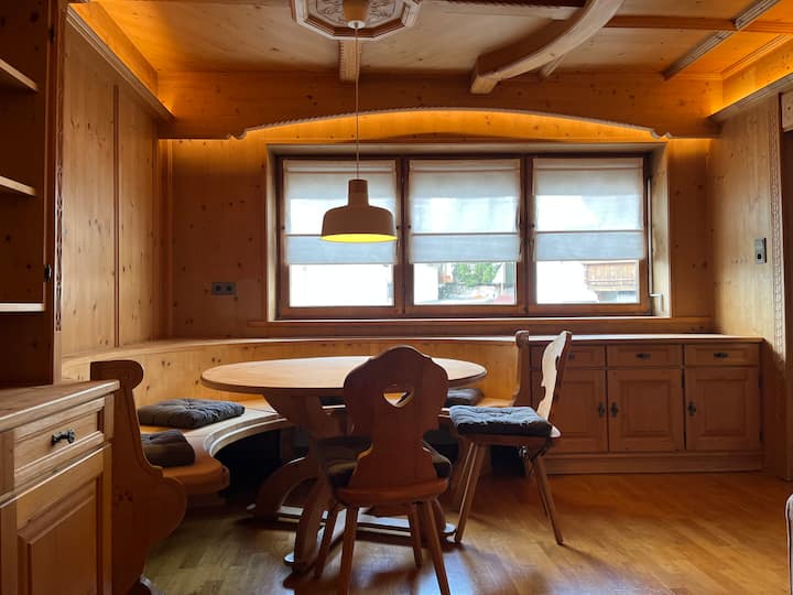 Two-level Alpine Stube Home - Innsbruck