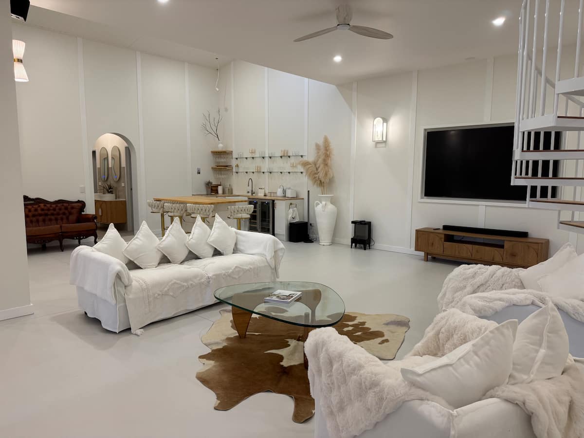@Farm Springs Est 2025
Boutique Barn Experience — photo via the host's Airbnb listing