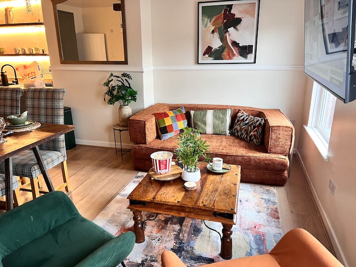 Vibrant City Escape: 1-gig Fibre & Cosy Modern - Liverpool