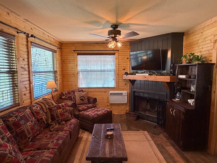 Cozy Cabin, Whispering Creek, And Fire Pit - Hiawassee, GA