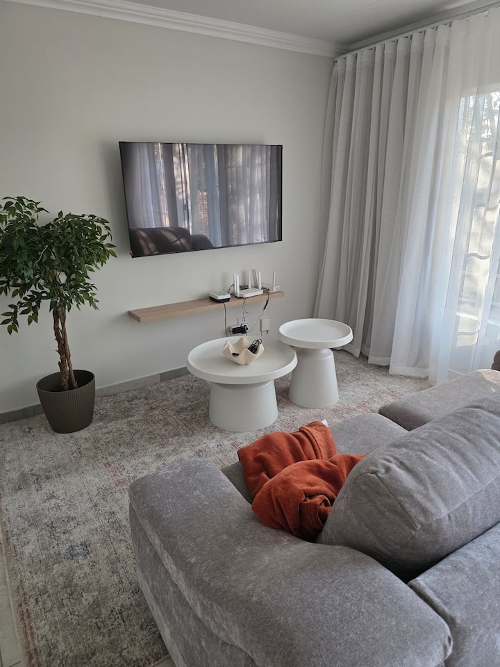 2br Near Menlyn Maine| Quiet Area | Fast Wifi - プレトリア
