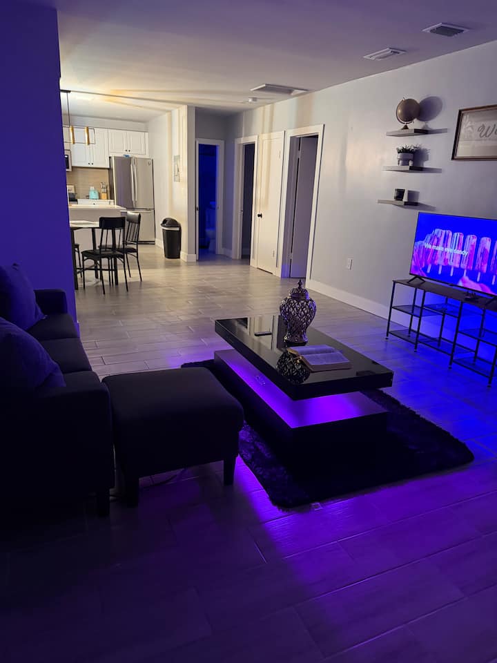 Frans Vacation Homes - Hollywood, FL