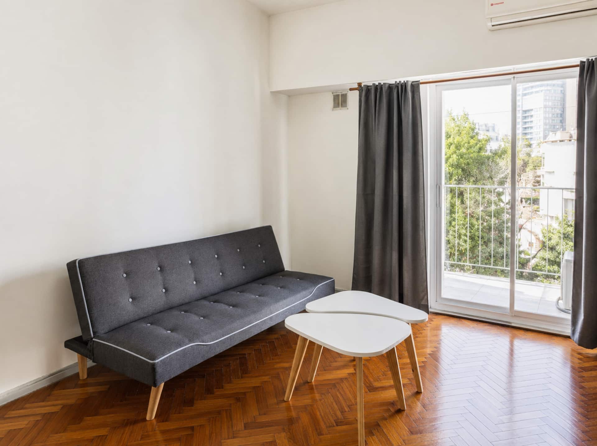 Apartment with balcony and AC