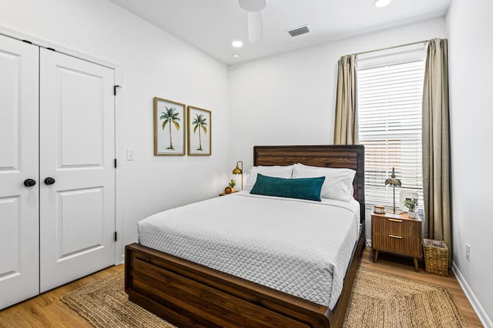 Modern Townhouse Near Dwntwn, 8 Min To Pns-beach - Pensacola, FL
