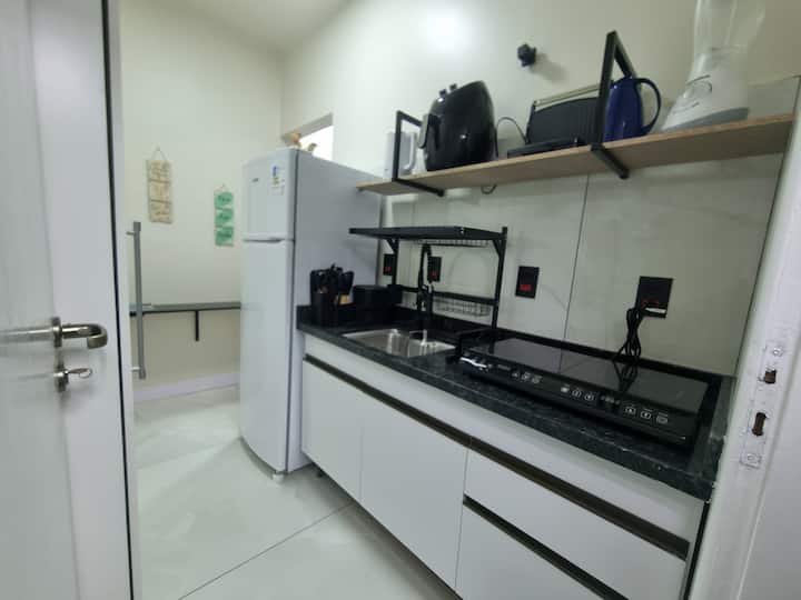 Studio C/ Ar Cond Wc Cozinha Queen+solteiro Centro - Cascavel