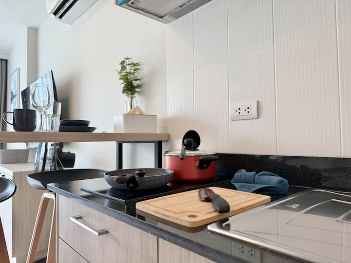 Chic Studio Condo - Rooftop Pool - Patong Beach - パトンビーチ
