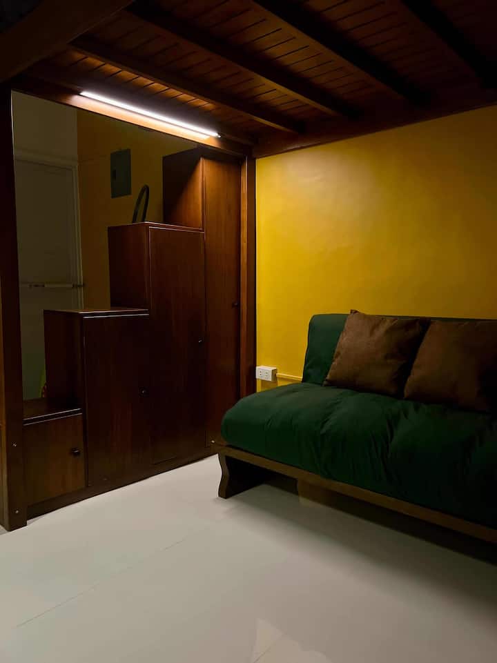 Pa-hinga Silong Gitna: Modern Studio Loft Haven - Baler