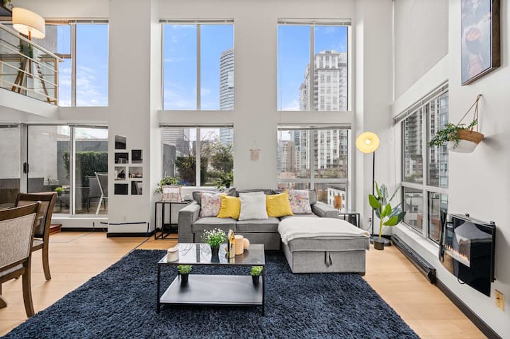 Stunning 1br Loft + Patio Downtown - Vancouver