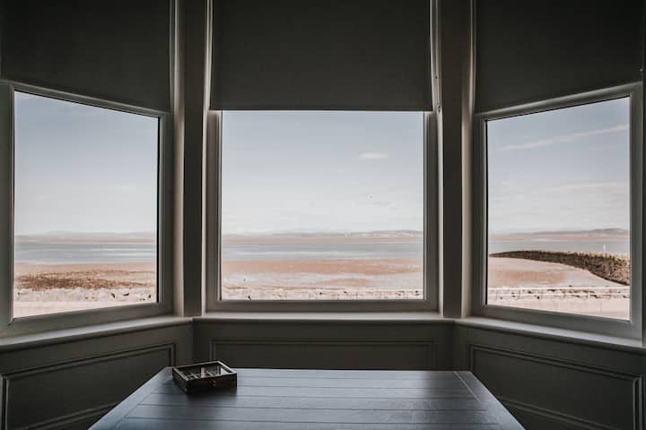 Sunsets And Sea Breezes - Couples Escape - Morecambe