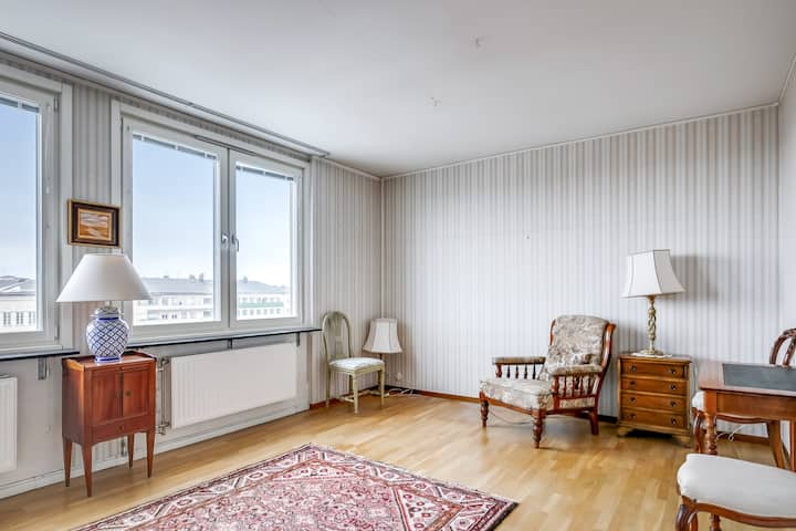 Rymlig Tvåa Med Balkong På ÖStermalms Bästa Läge - Stockholm