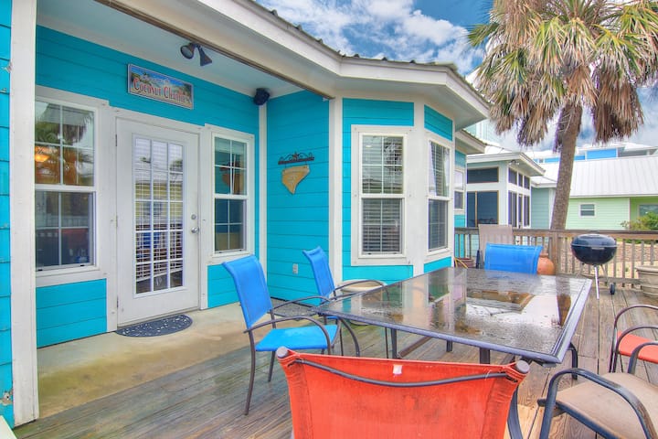 Coconut Charlie's | Pet Friendly, Mustang Royale - Port Aransas, TX