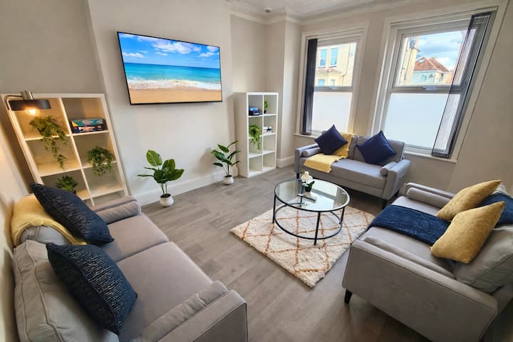 Six Bedroom Home Near Town And Beach - Pool Table - Dorset