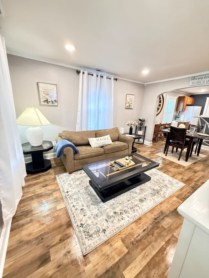 Cozy 2br •Steps From Zoo/civic-center/everything - Salisbury, MD