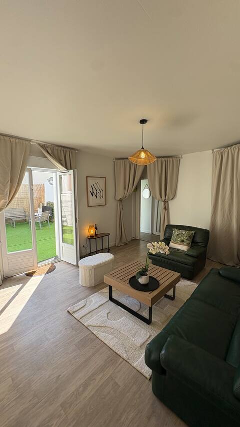 Airbnb performant: Charming cozy space with large terrace à Touques