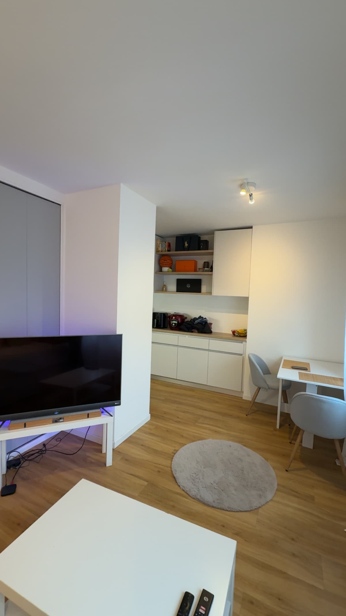 Popular Airbnb listing: Maison des Examens Studio: Marble Bathroom, TV in Arcueil