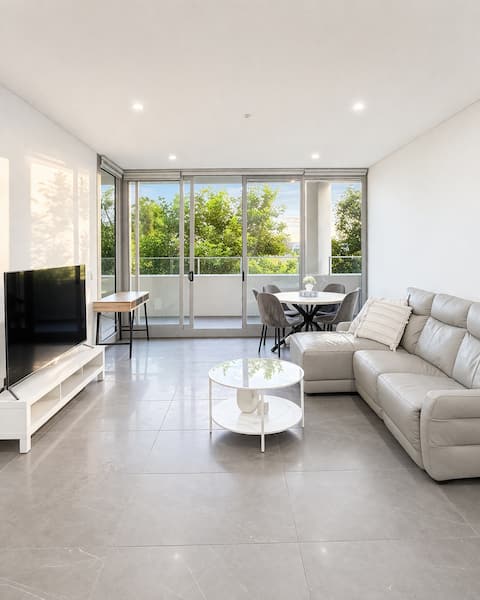 Successful Airbnb property: Luxury 2BR Next to Accor Stadium in Lidcombe