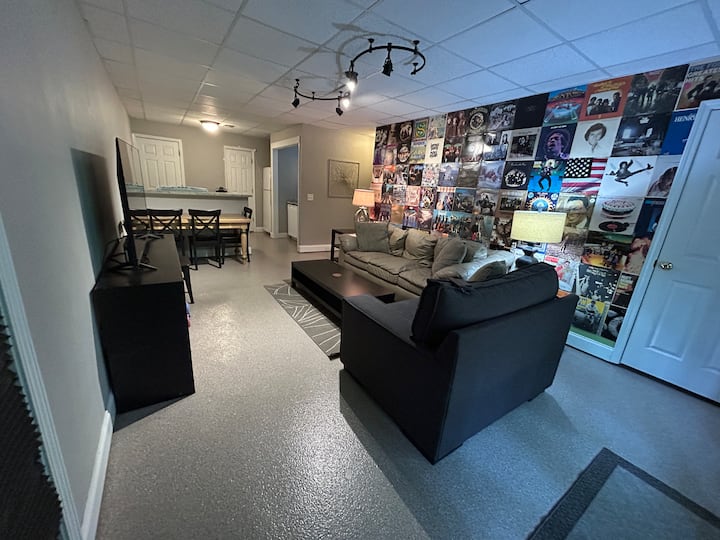 Two Bedroom Lower Level Apartment - Duluth, GA