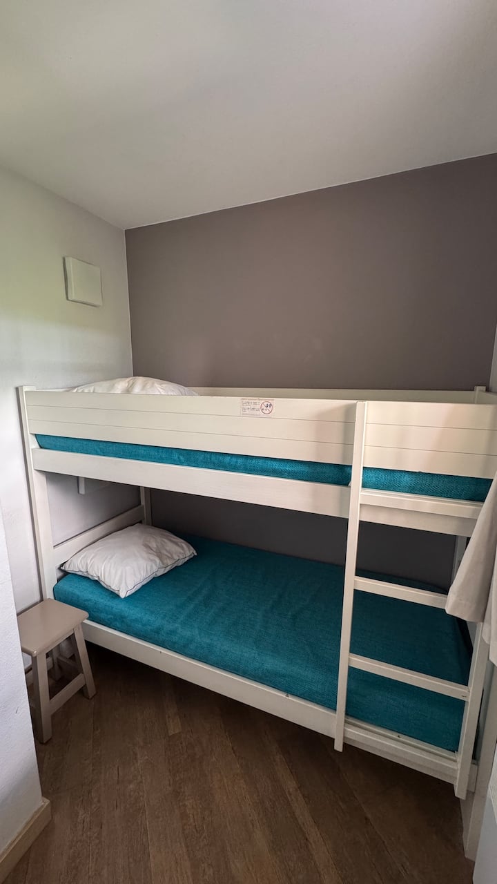Dhomë gjumi me krevate dykatësh 70 x 190 cm