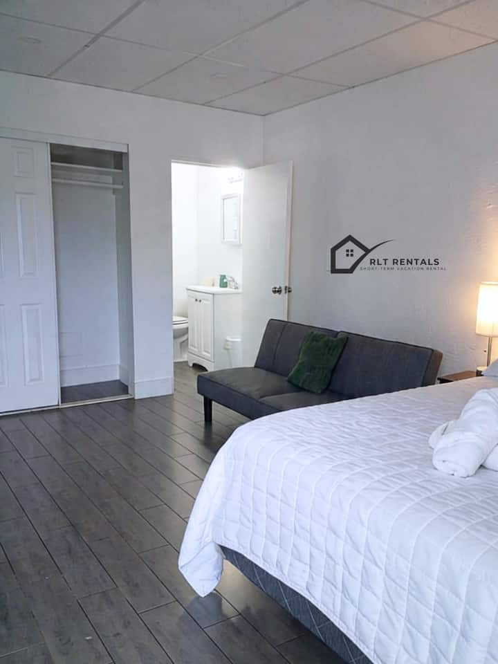 Starline Studio In Hollywood - Hollywood, FL