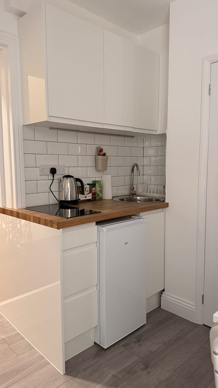 Central Kensington Studio - Earl's Court